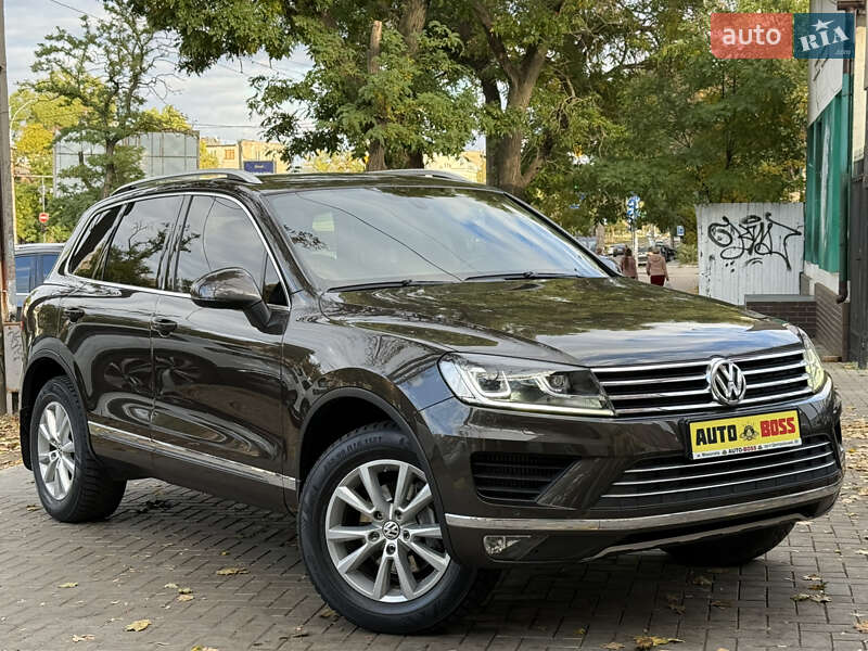 Внедорожник / Кроссовер Volkswagen Touareg 2016 в Николаеве