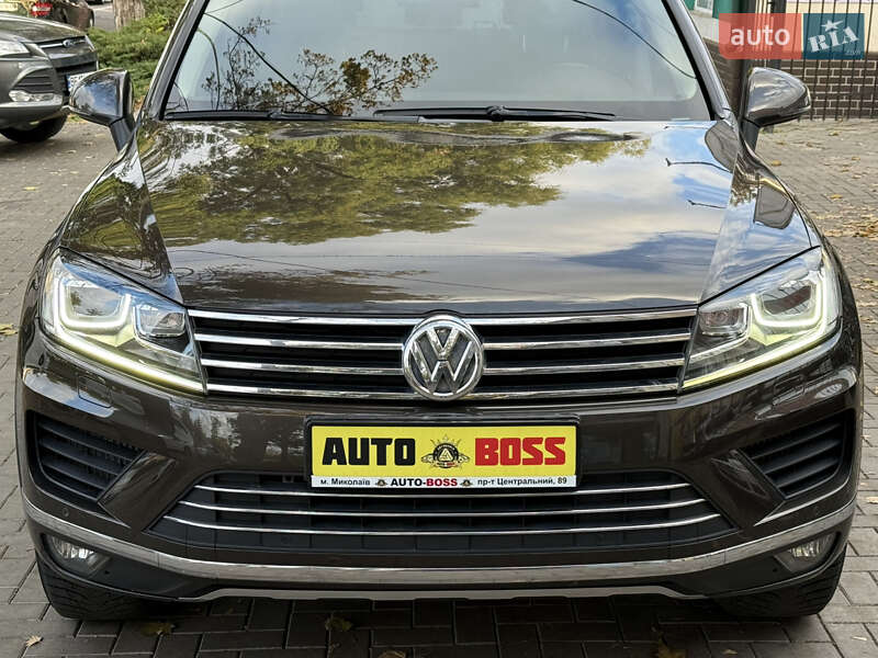 Внедорожник / Кроссовер Volkswagen Touareg 2016 в Николаеве