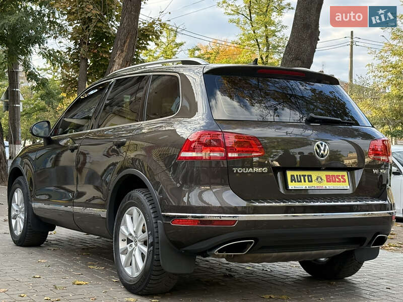 Внедорожник / Кроссовер Volkswagen Touareg 2016 в Николаеве