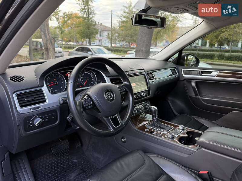Внедорожник / Кроссовер Volkswagen Touareg 2016 в Николаеве