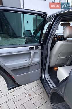 Внедорожник / Кроссовер Volkswagen Touareg 2004 в 