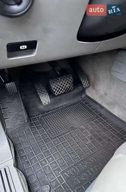 Внедорожник / Кроссовер Volkswagen Touareg 2004 в 
