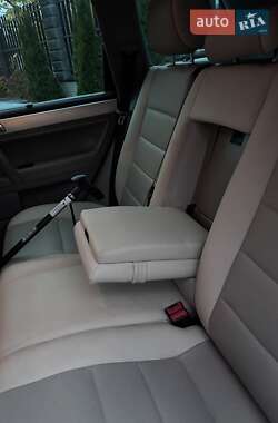 Внедорожник / Кроссовер Volkswagen Touareg 2004 в 
