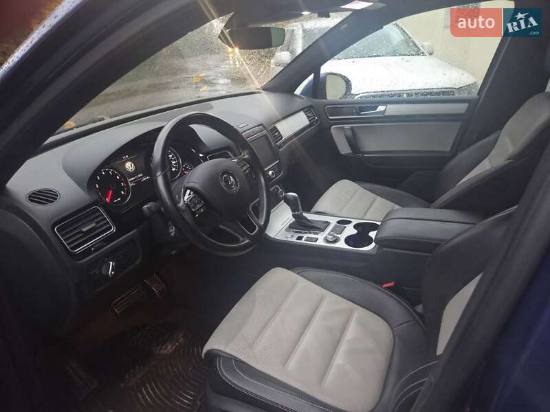 Внедорожник / Кроссовер Volkswagen Touareg 2016 в Киеве