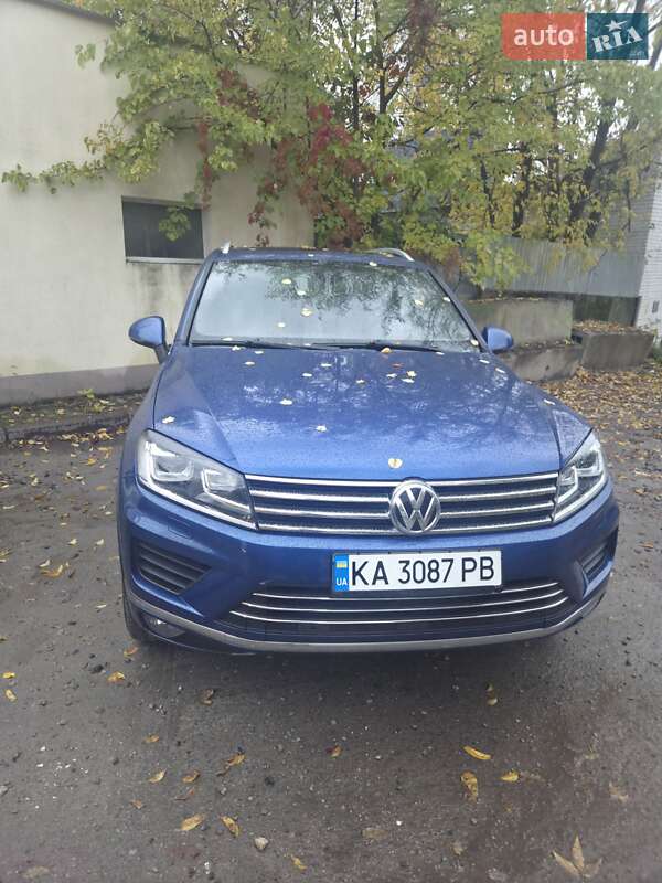 Внедорожник / Кроссовер Volkswagen Touareg 2016 в Киеве