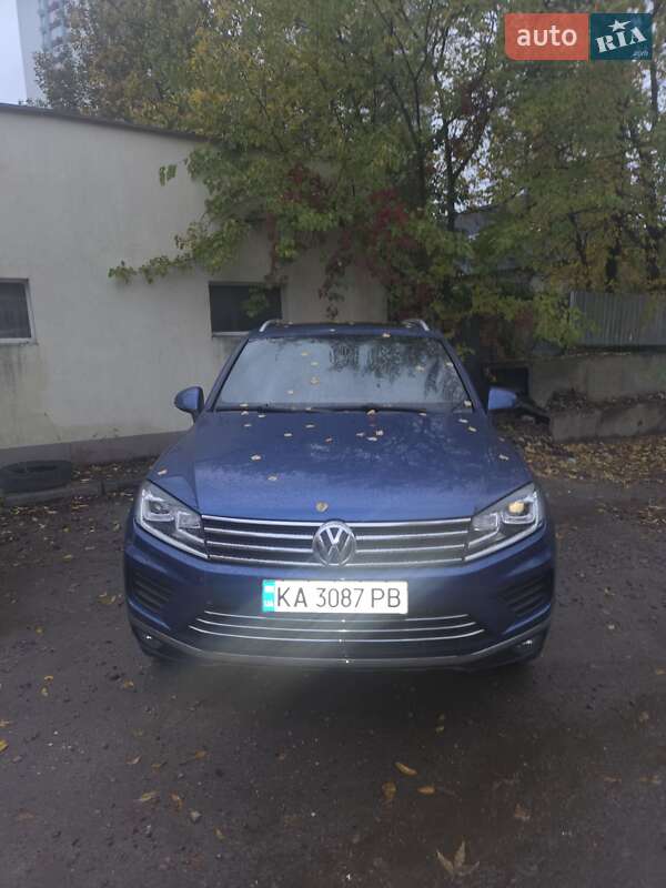 Внедорожник / Кроссовер Volkswagen Touareg 2016 в Киеве