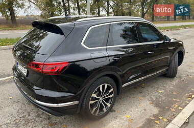 Позашляховик / Кросовер Volkswagen Touareg 2018 в Ромнах