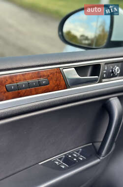 Внедорожник / Кроссовер Volkswagen Touareg 2013 в 