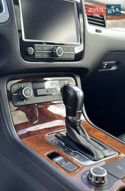 Внедорожник / Кроссовер Volkswagen Touareg 2013 в 