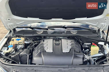 Внедорожник / Кроссовер Volkswagen Touareg 2013 в 