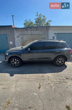 Внедорожник / Кроссовер Volkswagen Touareg 2015 в 