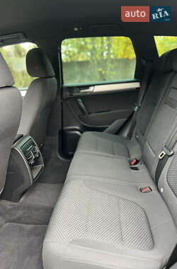 Внедорожник / Кроссовер Volkswagen Touareg 2013 в 