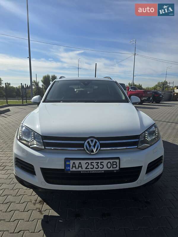 Внедорожник / Кроссовер Volkswagen Touareg 2013 в 