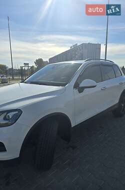 Внедорожник / Кроссовер Volkswagen Touareg 2013 в 
