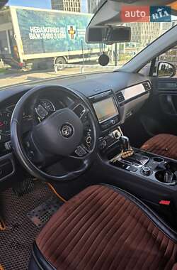 Внедорожник / Кроссовер Volkswagen Touareg 2013 в 