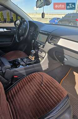 Внедорожник / Кроссовер Volkswagen Touareg 2013 в 
