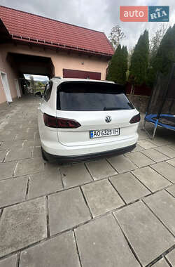 Внедорожник / Кроссовер Volkswagen Touareg 2019 в 