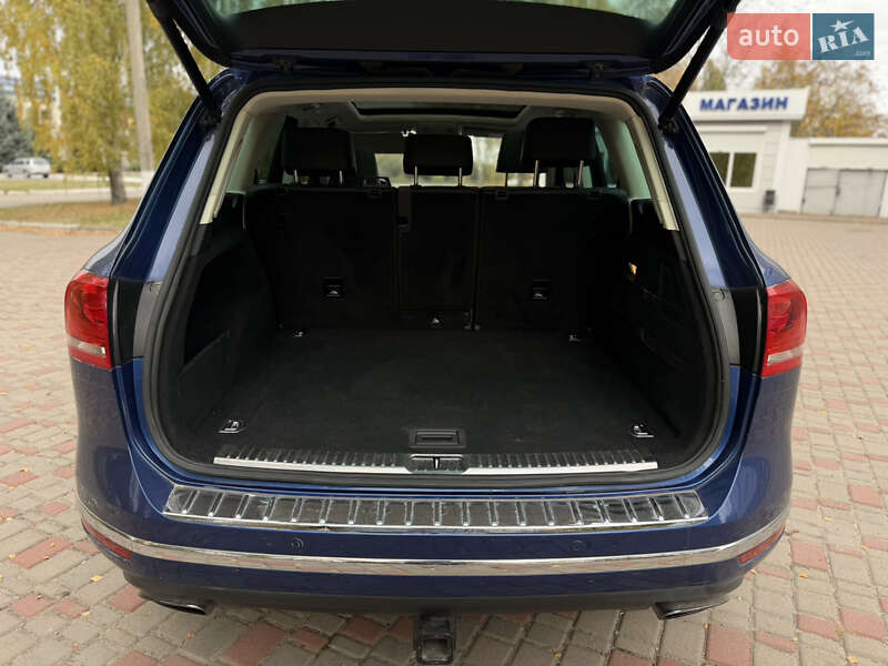 Внедорожник / Кроссовер Volkswagen Touareg 2017 в Лубнах