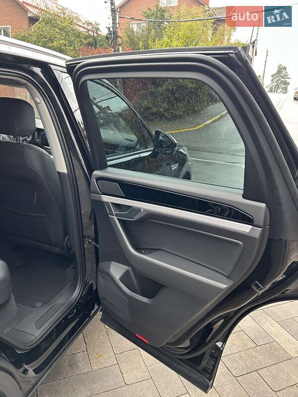 Позашляховик / Кросовер Volkswagen Touareg 2019 в Києві фото 25 Позашляховик / Кросовер Volkswagen Touareg 2019 в Києві