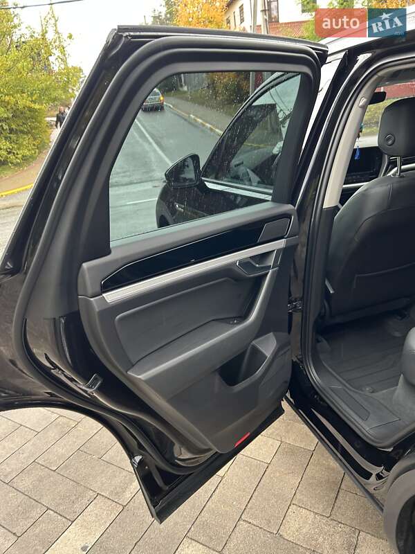 Позашляховик / Кросовер Volkswagen Touareg 2019 в Києві фото 26 Позашляховик / Кросовер Volkswagen Touareg 2019 в Києві