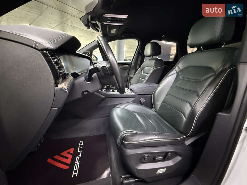 Позашляховик / Кросовер Volkswagen Touareg 2019 в Одесі