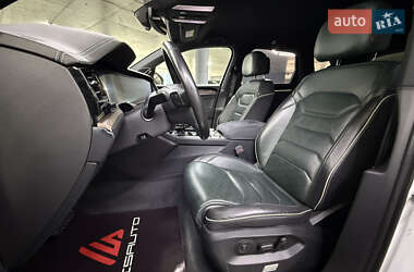 Внедорожник / Кроссовер Volkswagen Touareg 2019 в 
