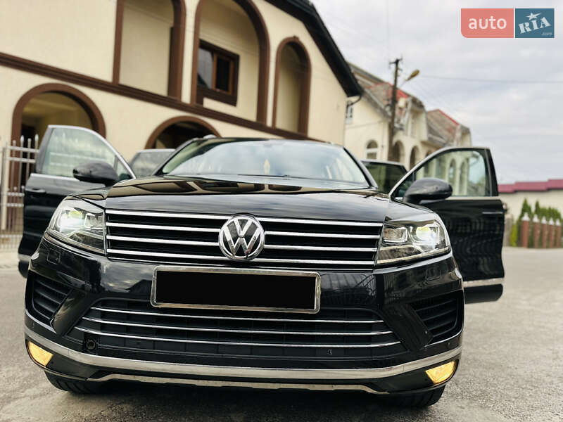 Внедорожник / Кроссовер Volkswagen Touareg 2015 в Грушево