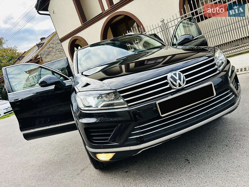 Внедорожник / Кроссовер Volkswagen Touareg 2015 в Грушево