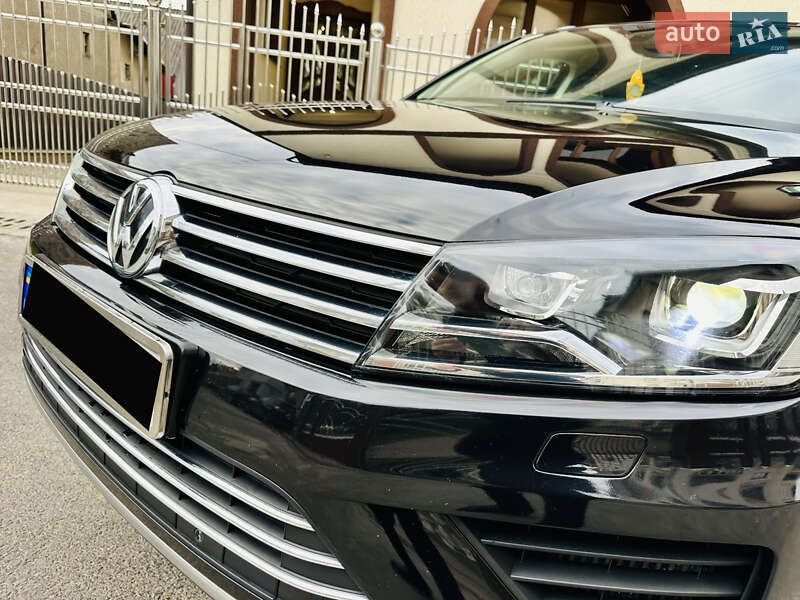 Внедорожник / Кроссовер Volkswagen Touareg 2015 в Грушево