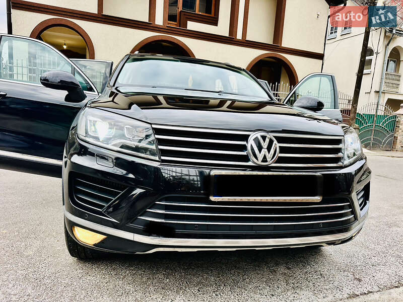 Внедорожник / Кроссовер Volkswagen Touareg 2015 в Грушево