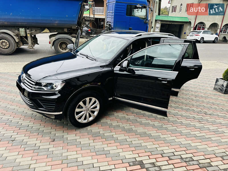 Внедорожник / Кроссовер Volkswagen Touareg 2015 в Грушево