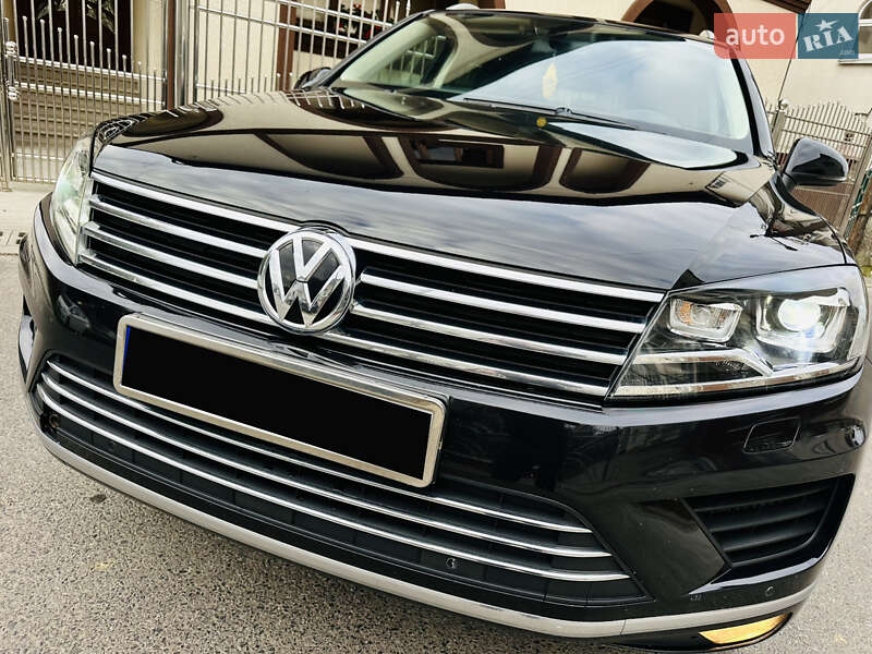 Внедорожник / Кроссовер Volkswagen Touareg 2015 в Грушево