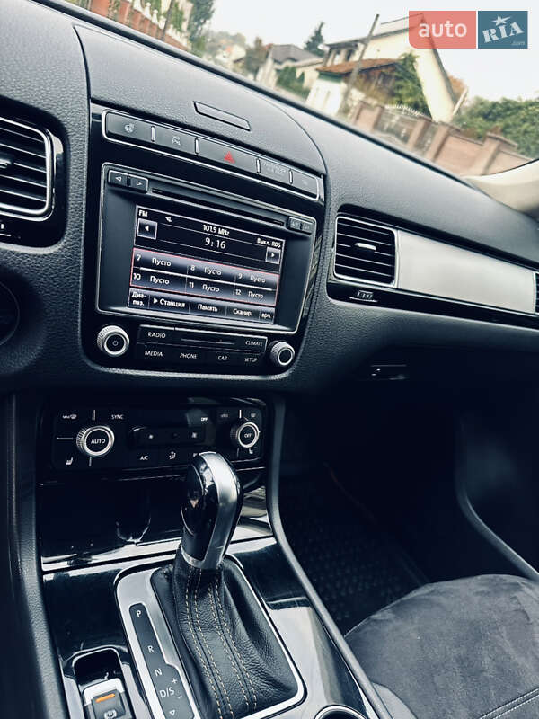 Внедорожник / Кроссовер Volkswagen Touareg 2015 в Грушево