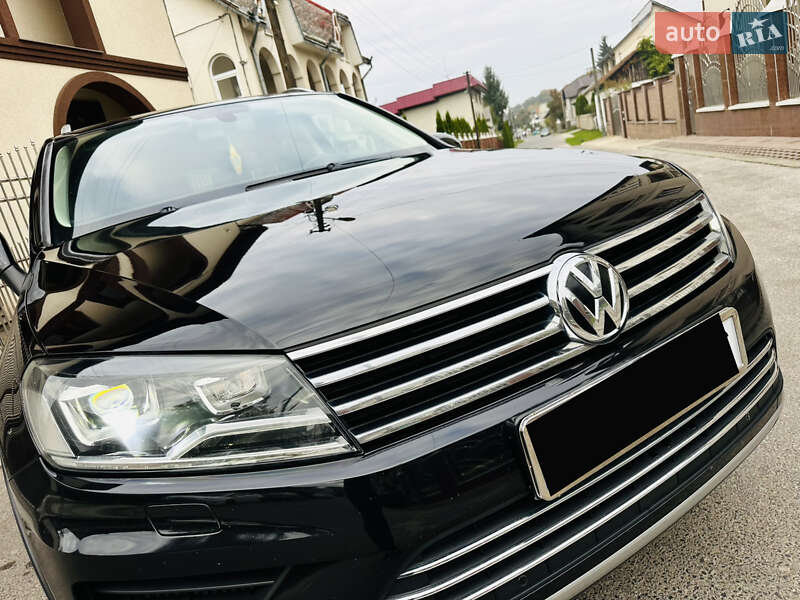 Внедорожник / Кроссовер Volkswagen Touareg 2015 в Грушево