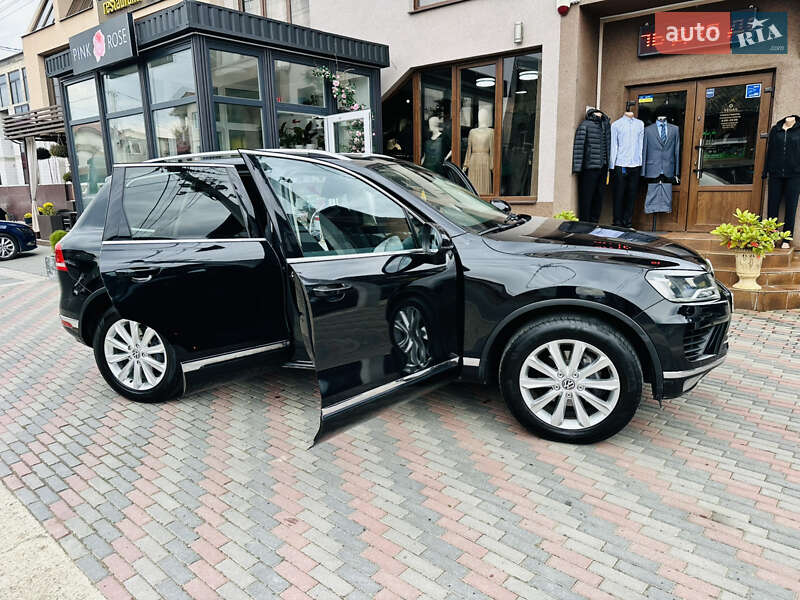 Внедорожник / Кроссовер Volkswagen Touareg 2015 в Грушево