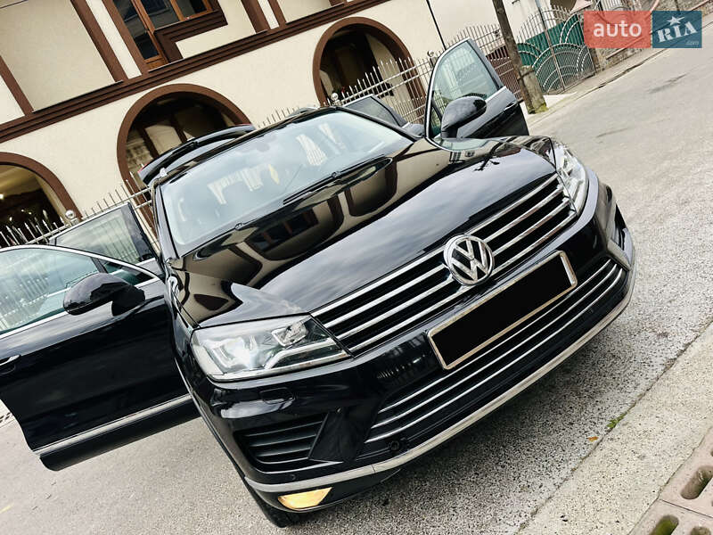 Внедорожник / Кроссовер Volkswagen Touareg 2015 в Грушево