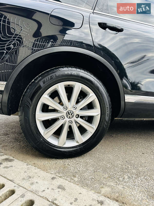 Внедорожник / Кроссовер Volkswagen Touareg 2015 в Грушево