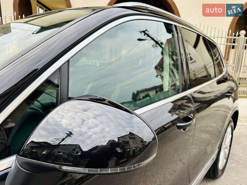 Внедорожник / Кроссовер Volkswagen Touareg 2015 в Грушево