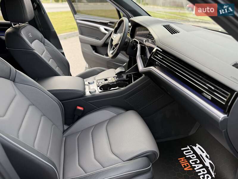 Внедорожник / Кроссовер Volkswagen Touareg 2023 в Киеве