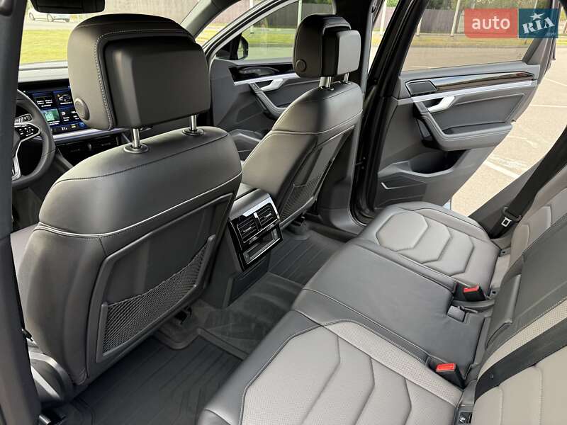 Внедорожник / Кроссовер Volkswagen Touareg 2023 в Киеве