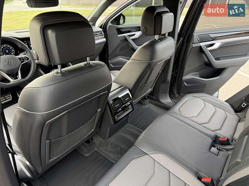 Внедорожник / Кроссовер Volkswagen Touareg 2023 в Киеве