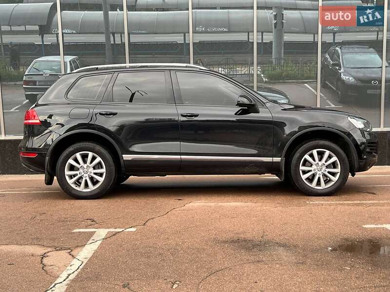 Позашляховик / Кросовер Volkswagen Touareg 2012 в Києві