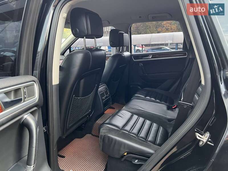 Позашляховик / Кросовер Volkswagen Touareg 2012 в Києві