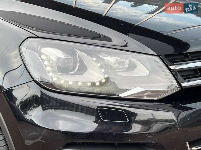 Позашляховик / Кросовер Volkswagen Touareg 2012 в Києві