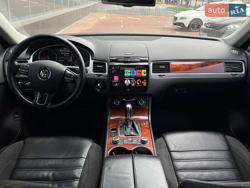 Позашляховик / Кросовер Volkswagen Touareg 2012 в Києві