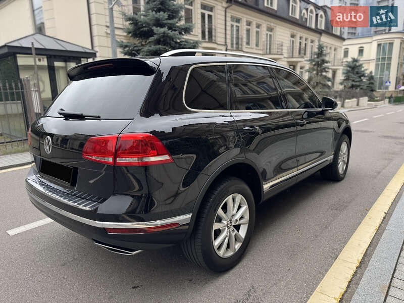 Позашляховик / Кросовер Volkswagen Touareg 2016 в Києві