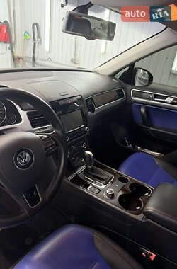 Позашляховик / Кросовер Volkswagen Touareg 2012 в 