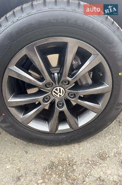 Позашляховик / Кросовер Volkswagen Touareg 2012 в 