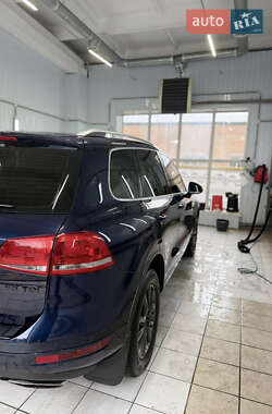 Позашляховик / Кросовер Volkswagen Touareg 2012 в 