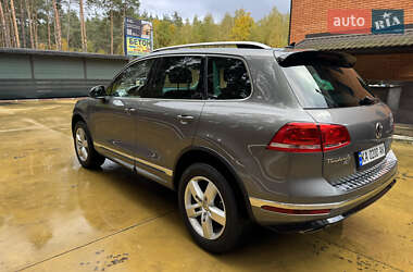 Внедорожник / Кроссовер Volkswagen Touareg 2015 в 
